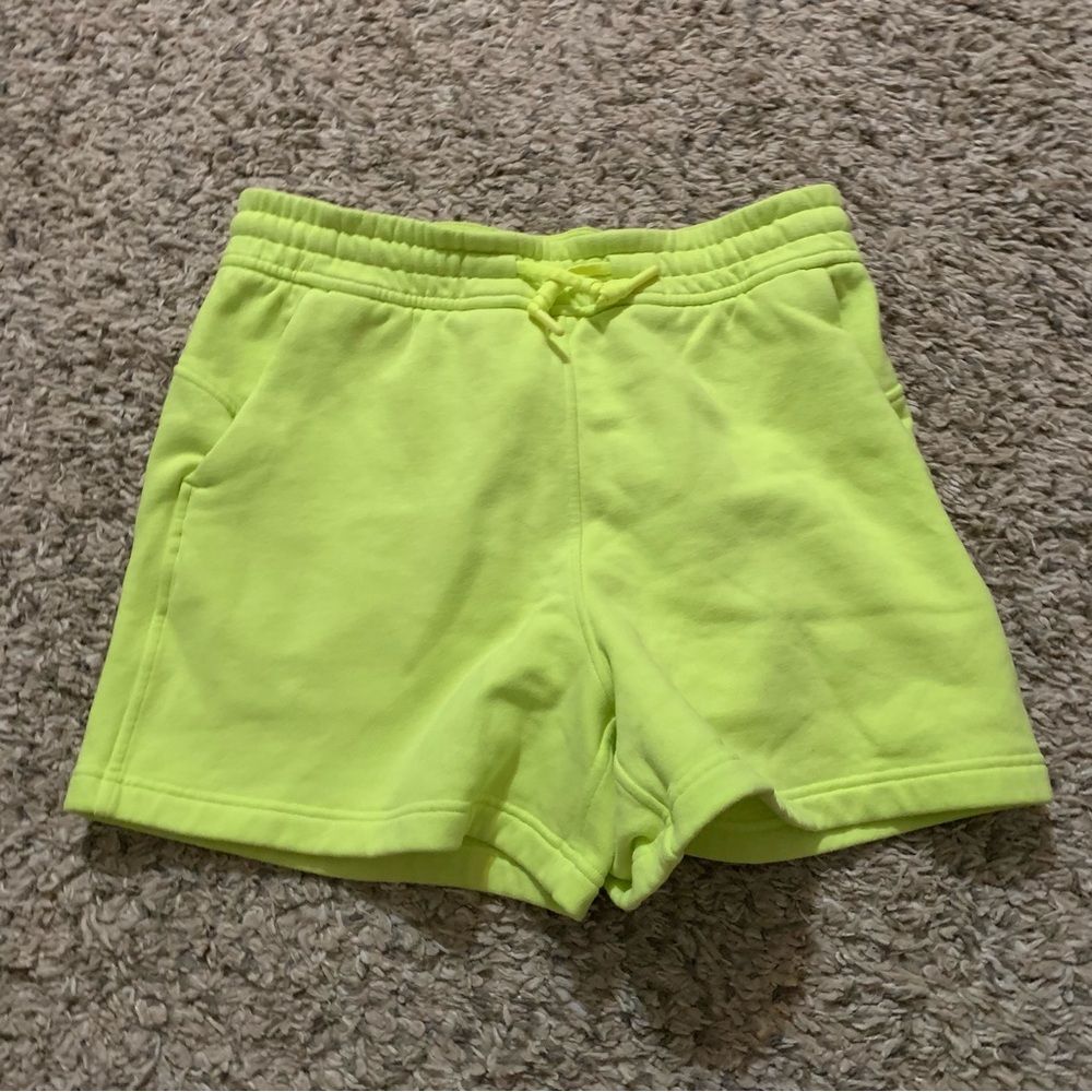 Lululemon electric lemon scuba shorts 4” size 6